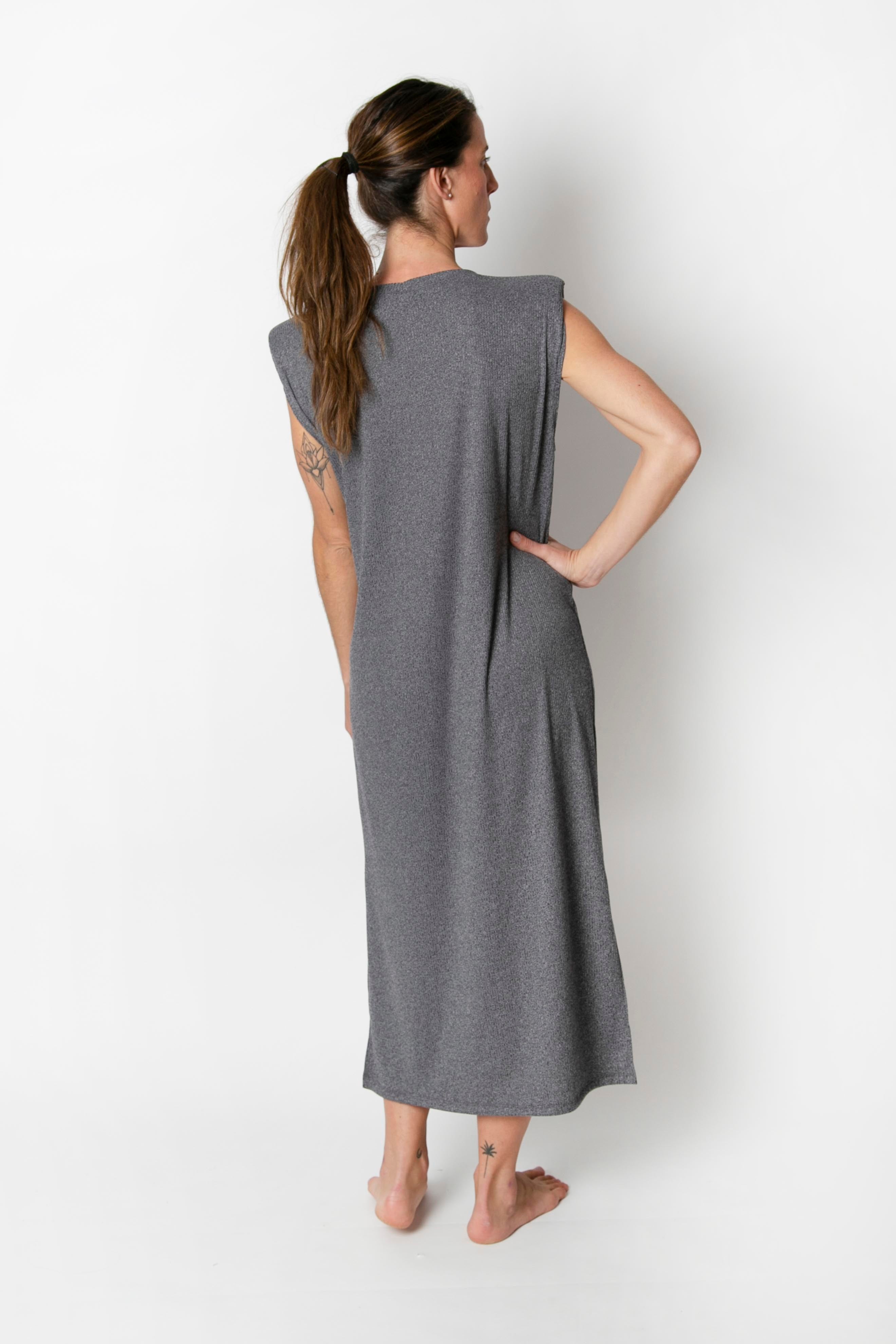 Vestido con hombreras